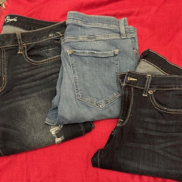 Lucky Brand, American Eagle, Banana Republic - 3 pairs of Jeans - Picture 1 of 4